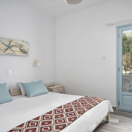 Hotel Iris ناوسا المظهر الخارجي الصورة