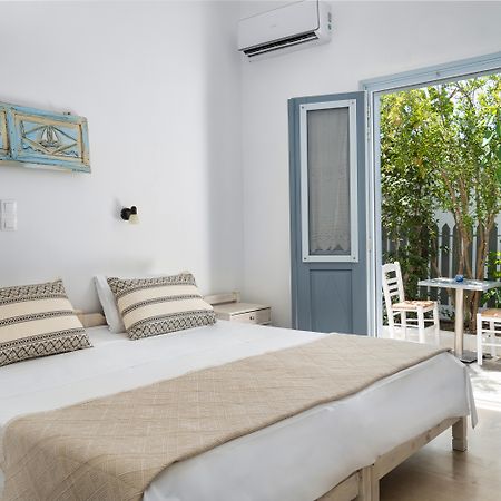 Hotel Iris ناوسا المظهر الخارجي الصورة