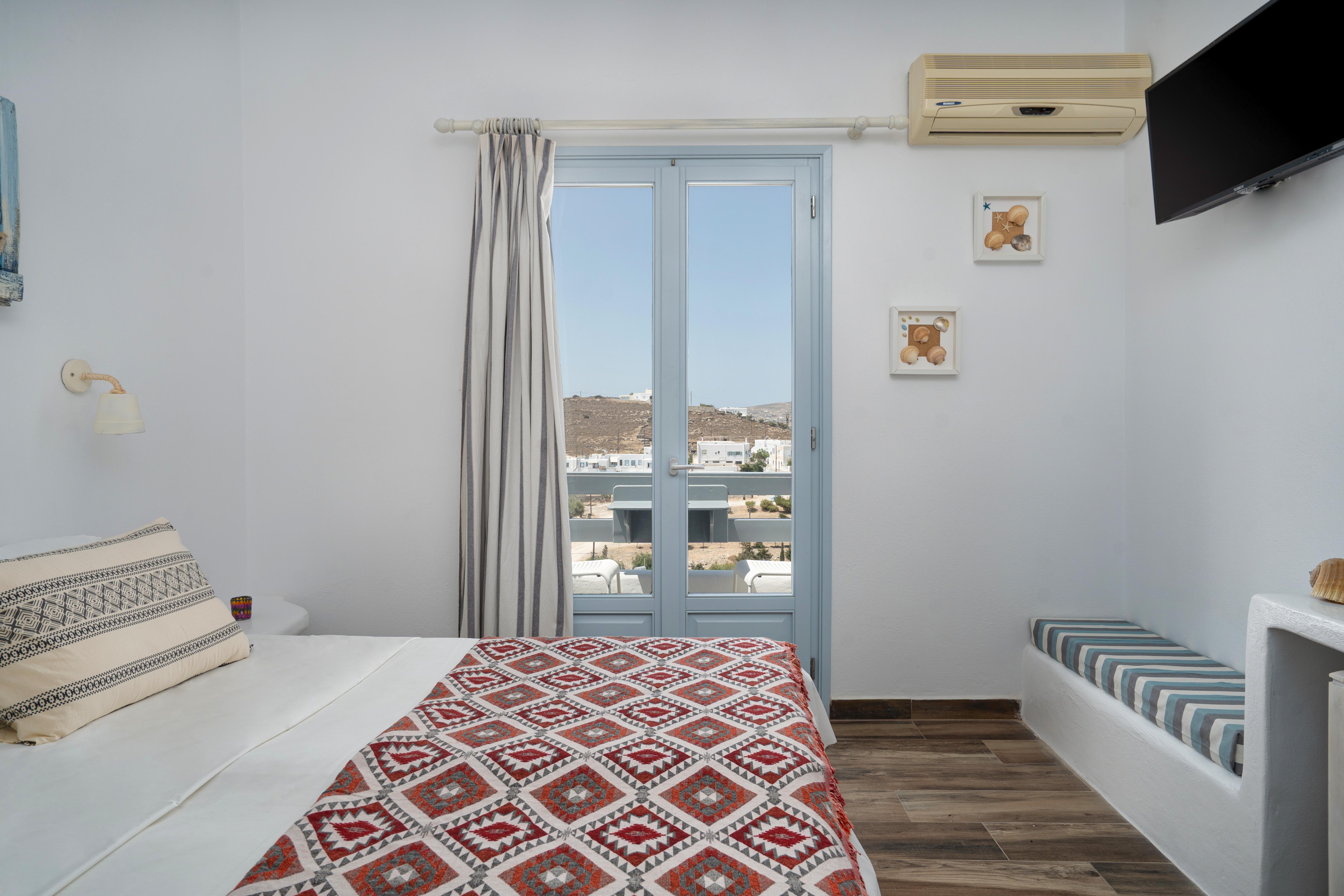 Hotel Iris ناوسا المظهر الخارجي الصورة