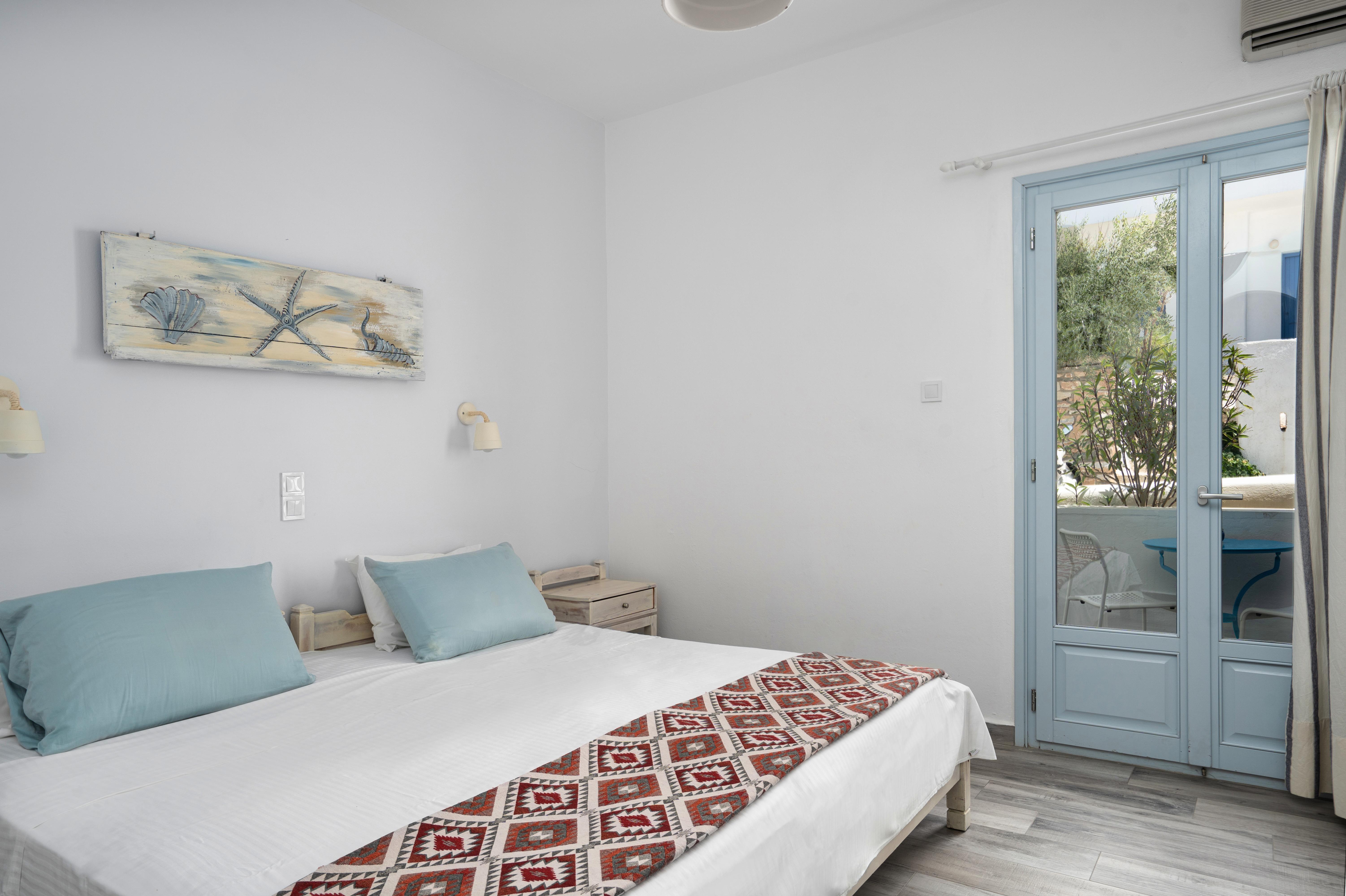 Hotel Iris ناوسا المظهر الخارجي الصورة