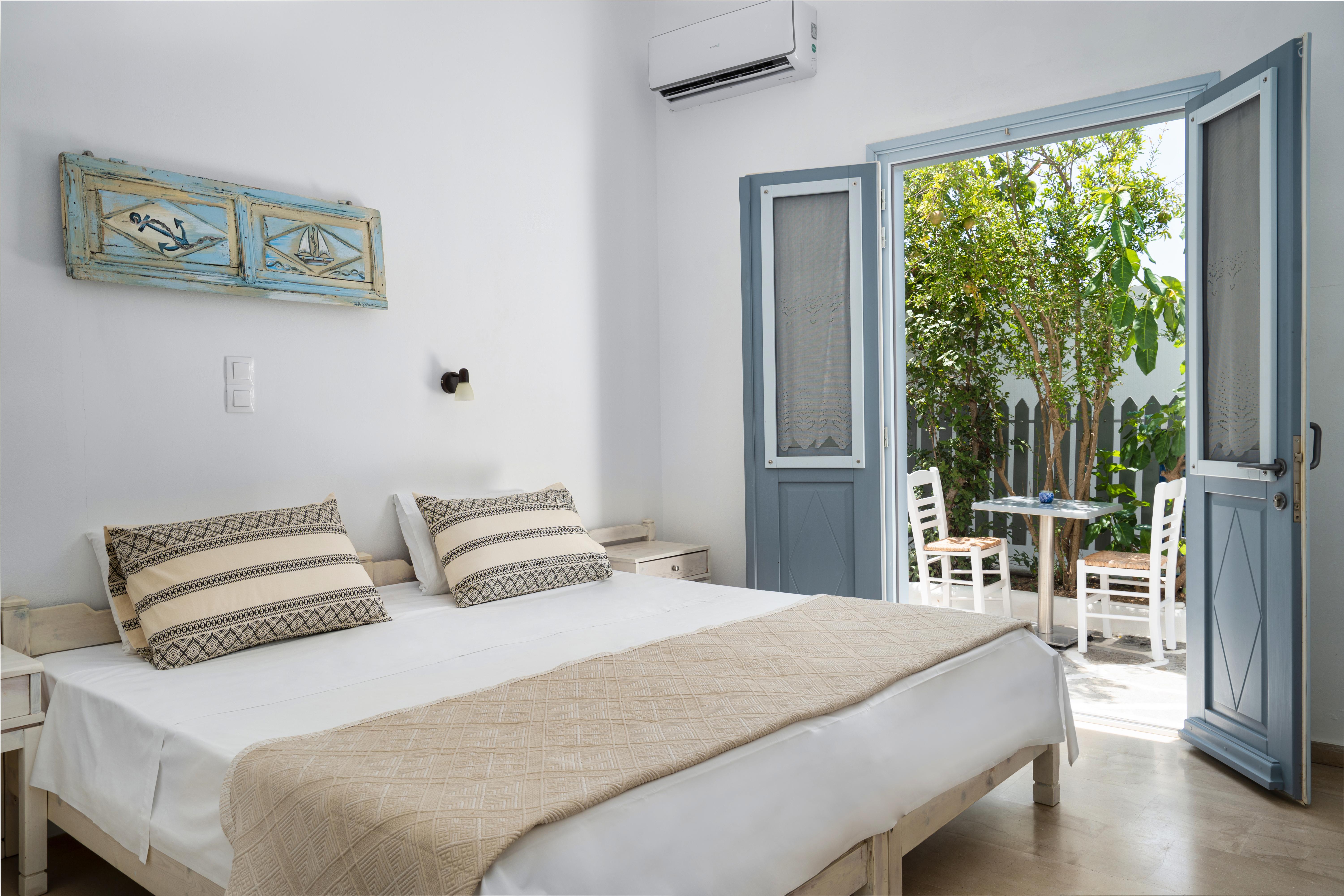 Hotel Iris ناوسا المظهر الخارجي الصورة