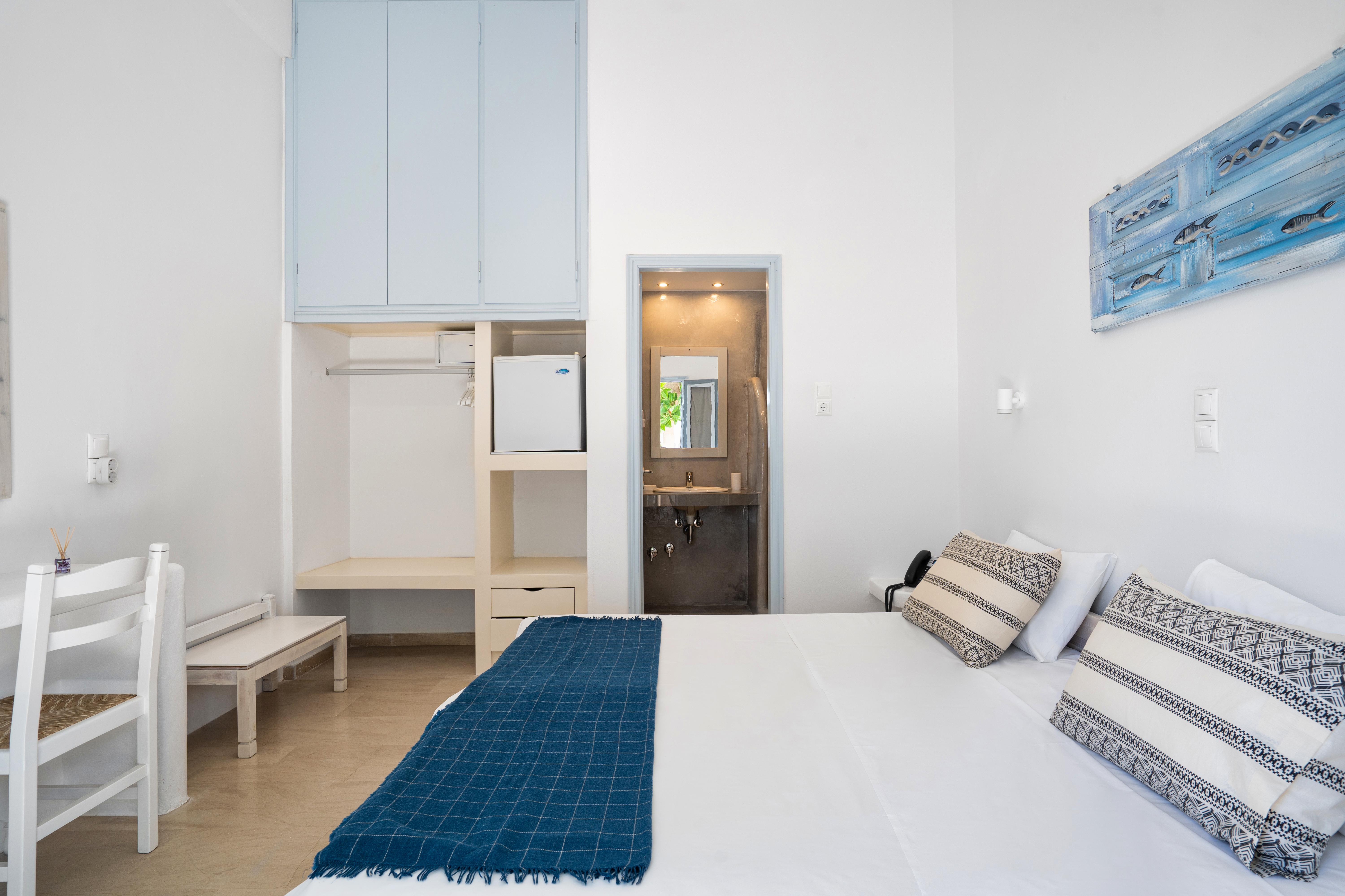Hotel Iris ناوسا المظهر الخارجي الصورة