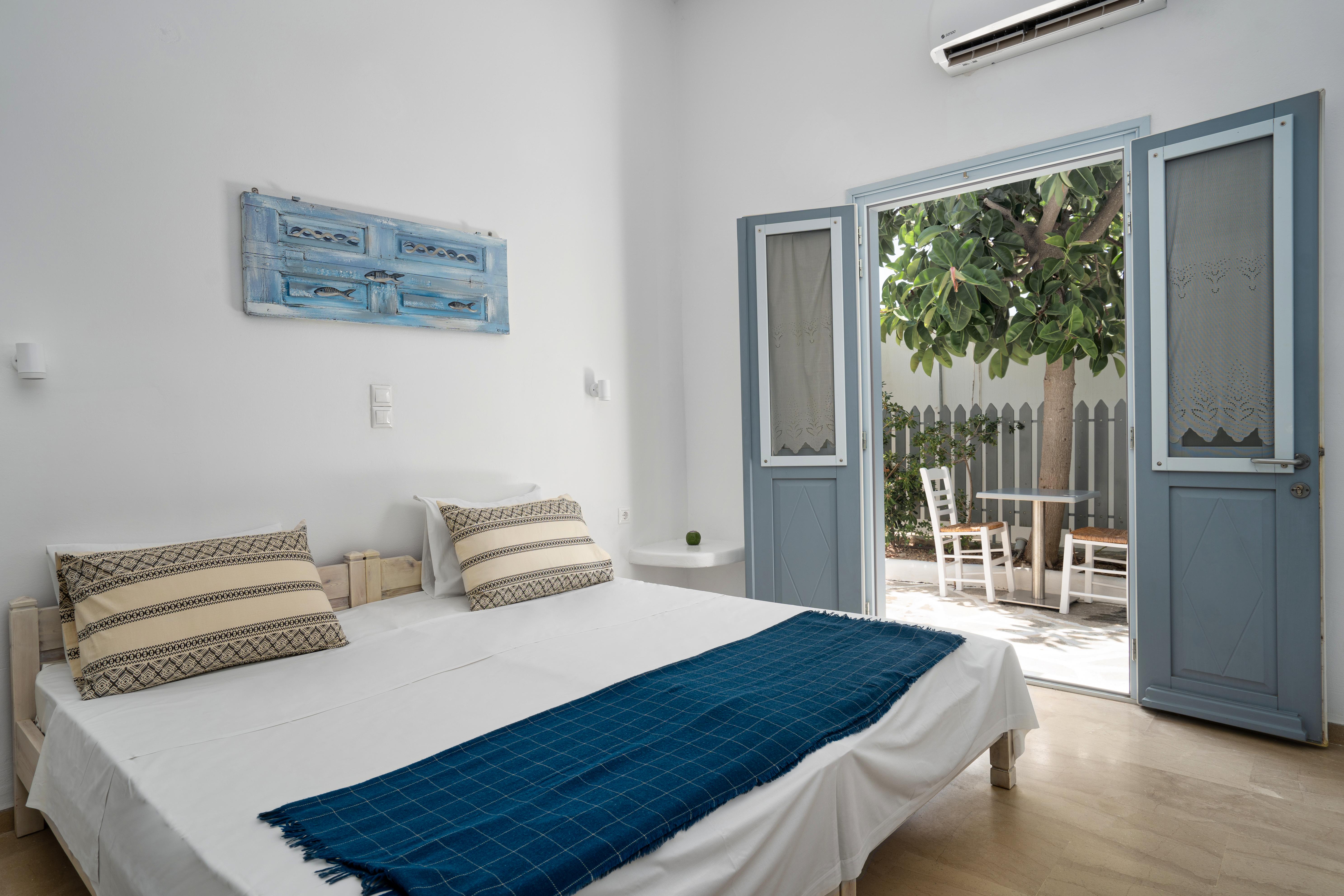 Hotel Iris ناوسا المظهر الخارجي الصورة