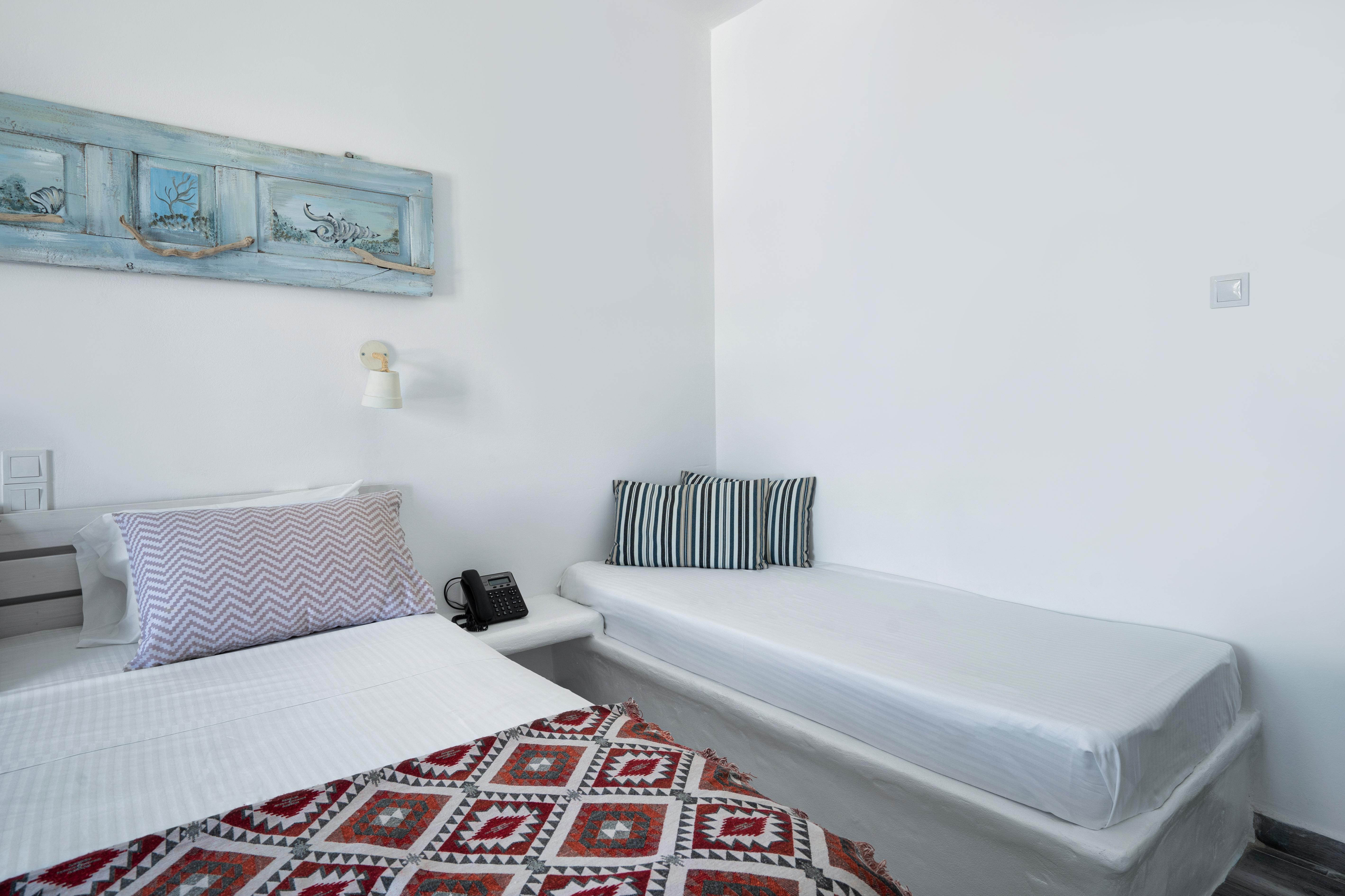 Hotel Iris ناوسا المظهر الخارجي الصورة