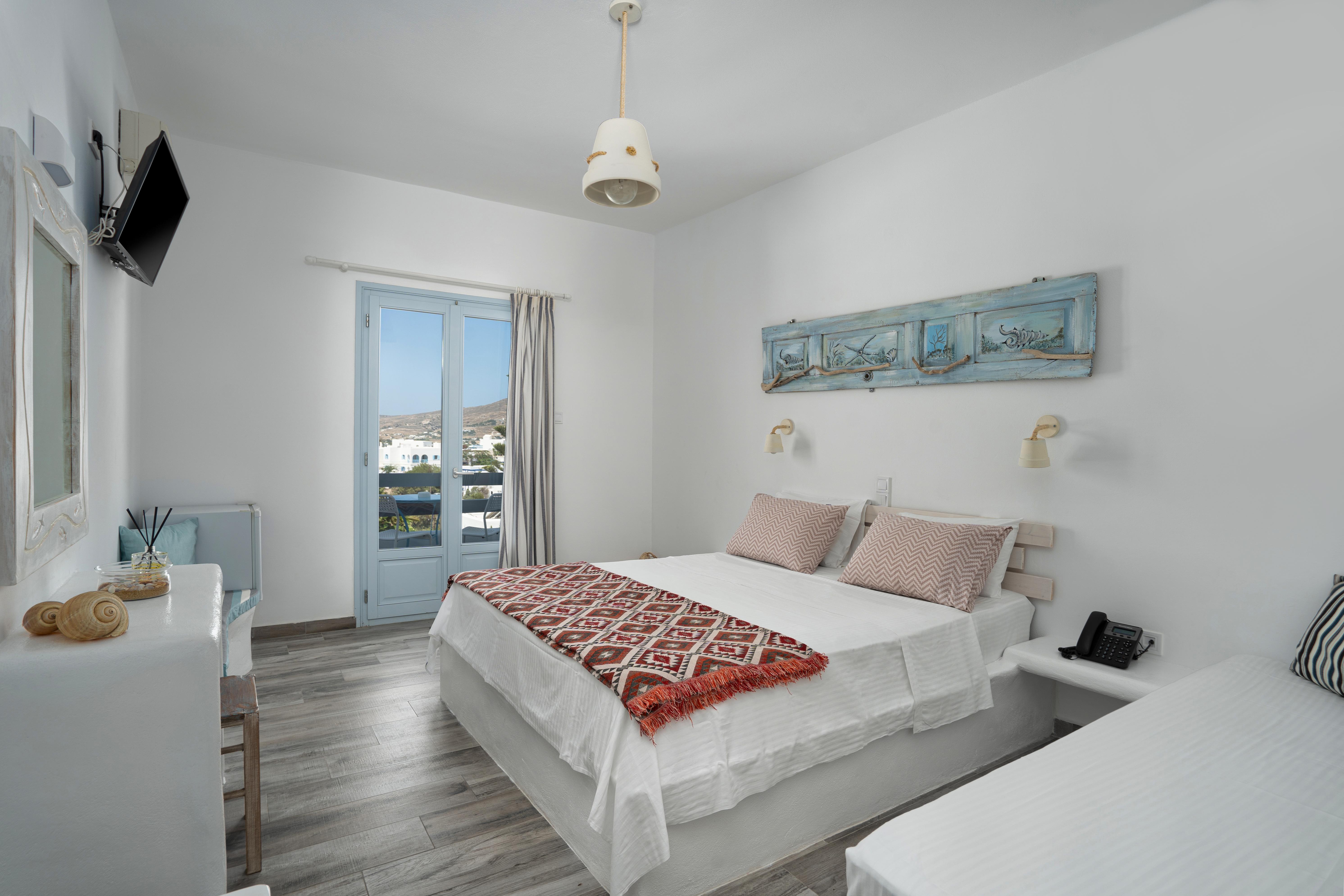 Hotel Iris ناوسا المظهر الخارجي الصورة