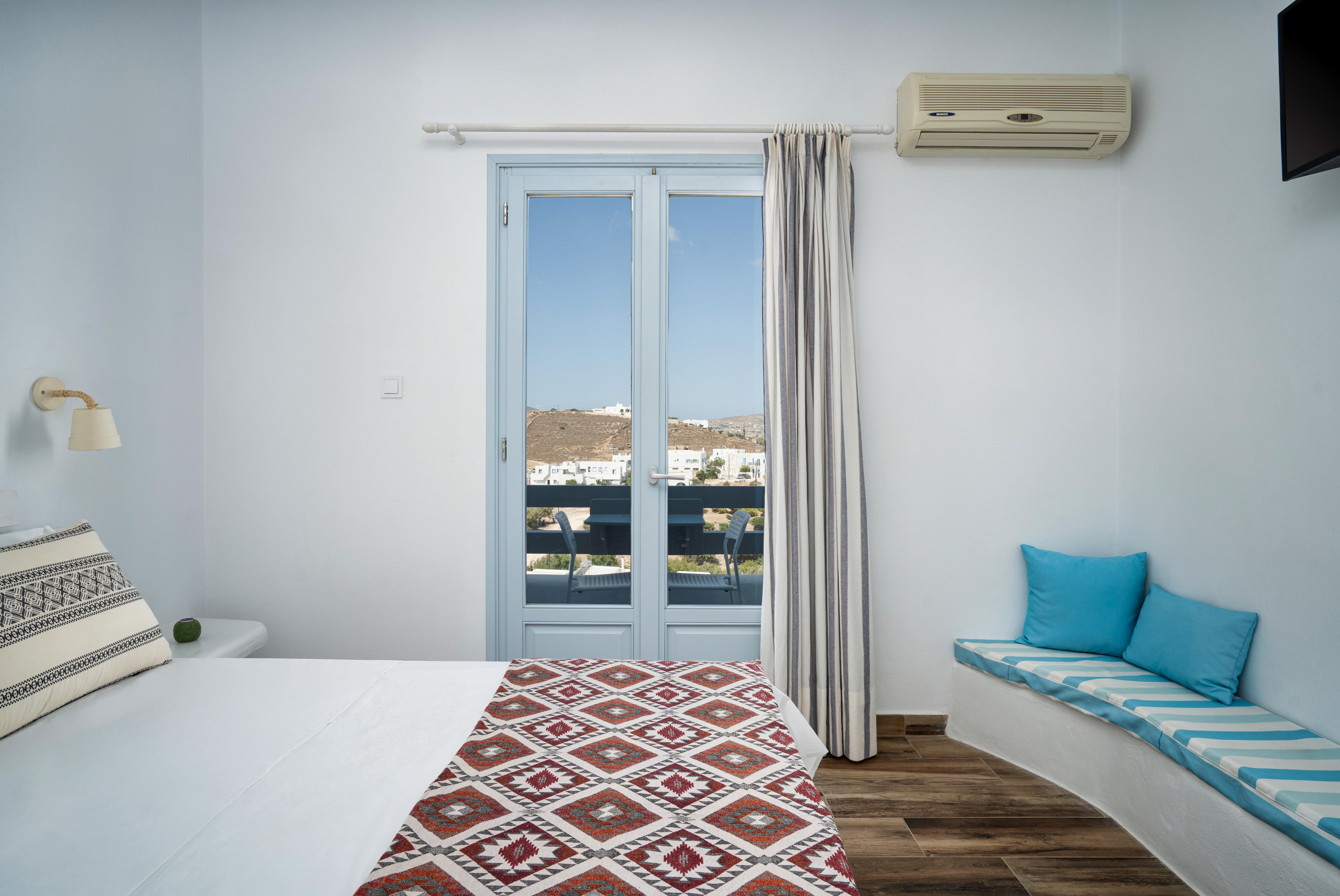 Hotel Iris ناوسا المظهر الخارجي الصورة