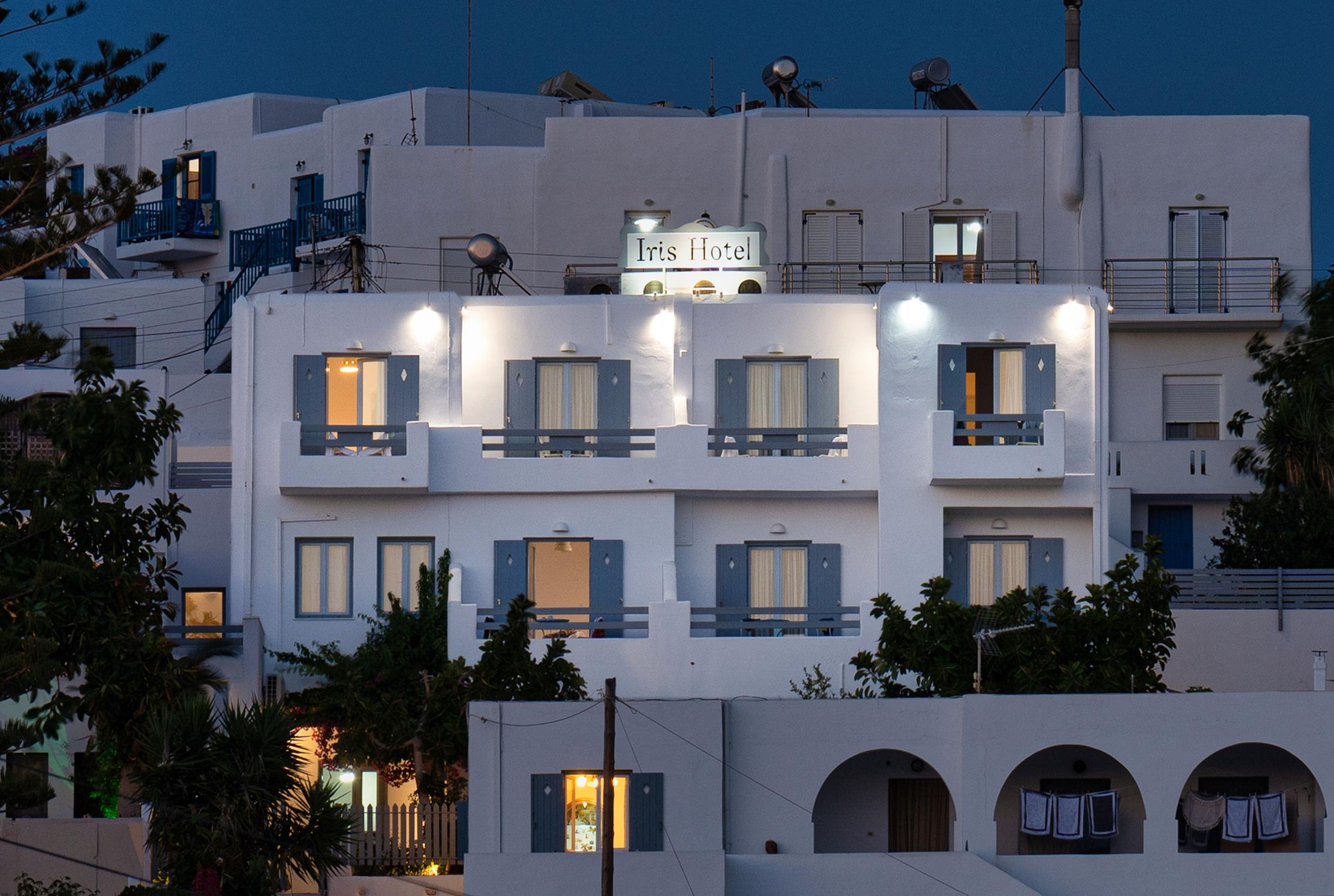 Hotel Iris ناوسا المظهر الخارجي الصورة