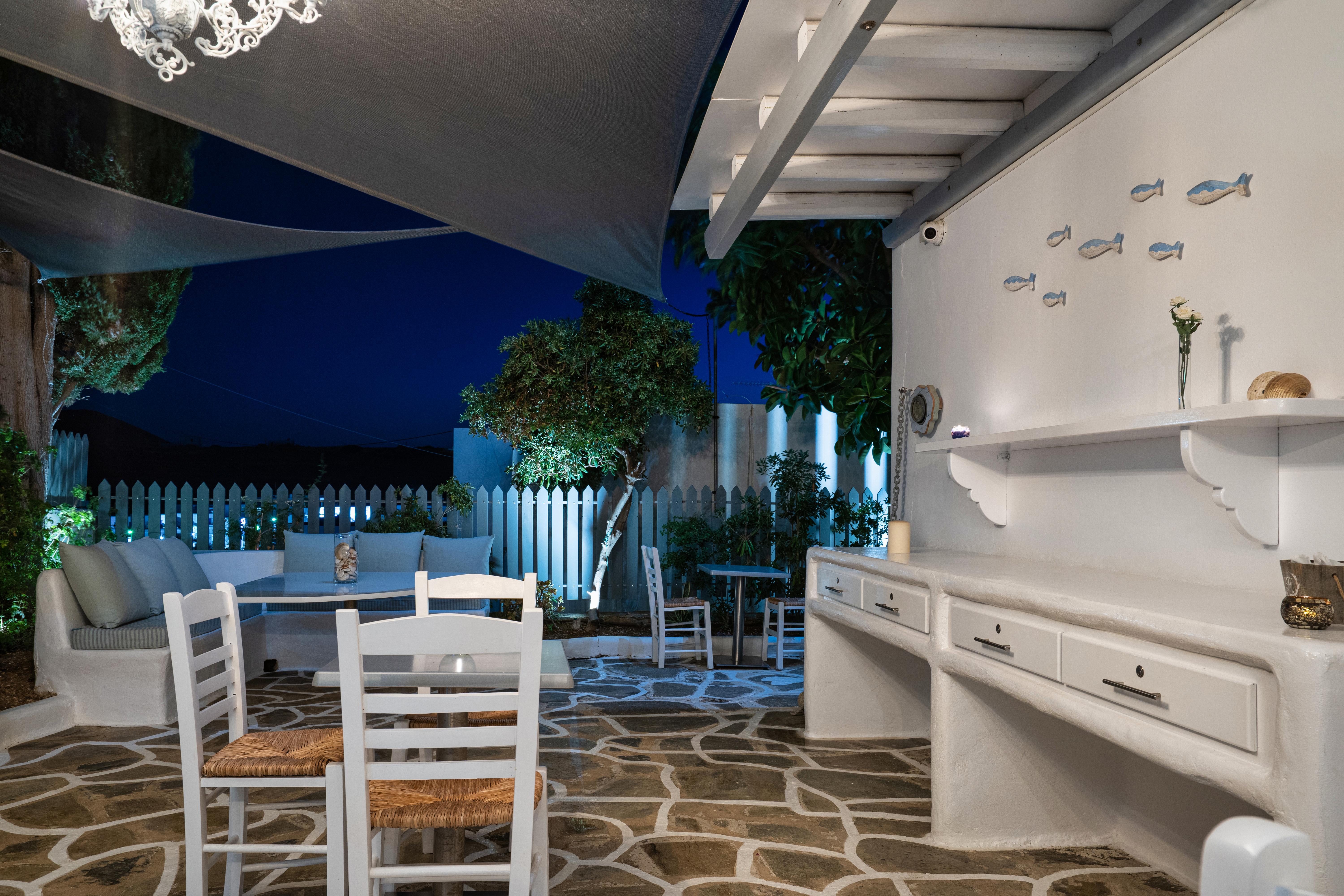 Hotel Iris ناوسا المظهر الخارجي الصورة