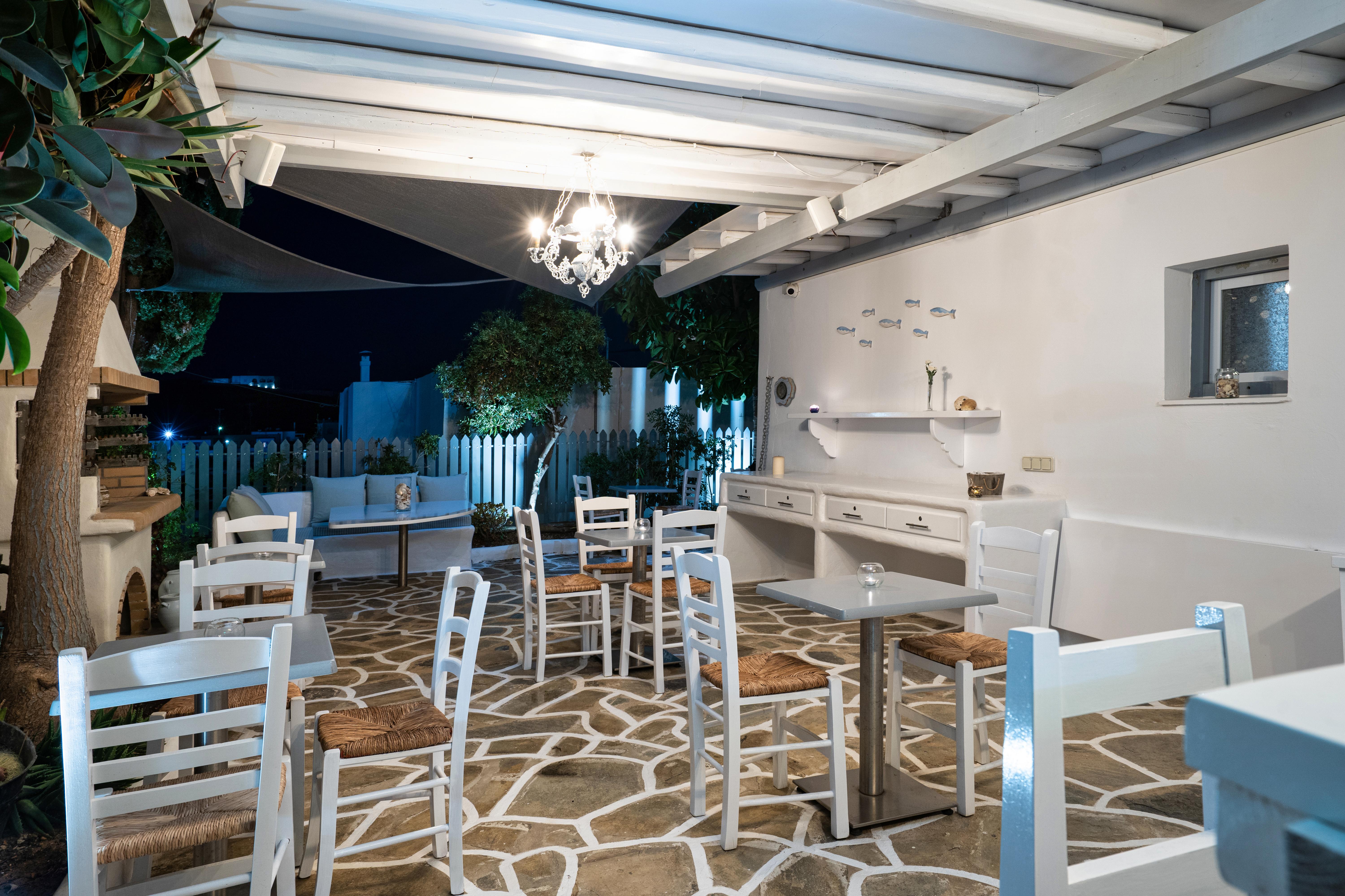 Hotel Iris ناوسا المظهر الخارجي الصورة