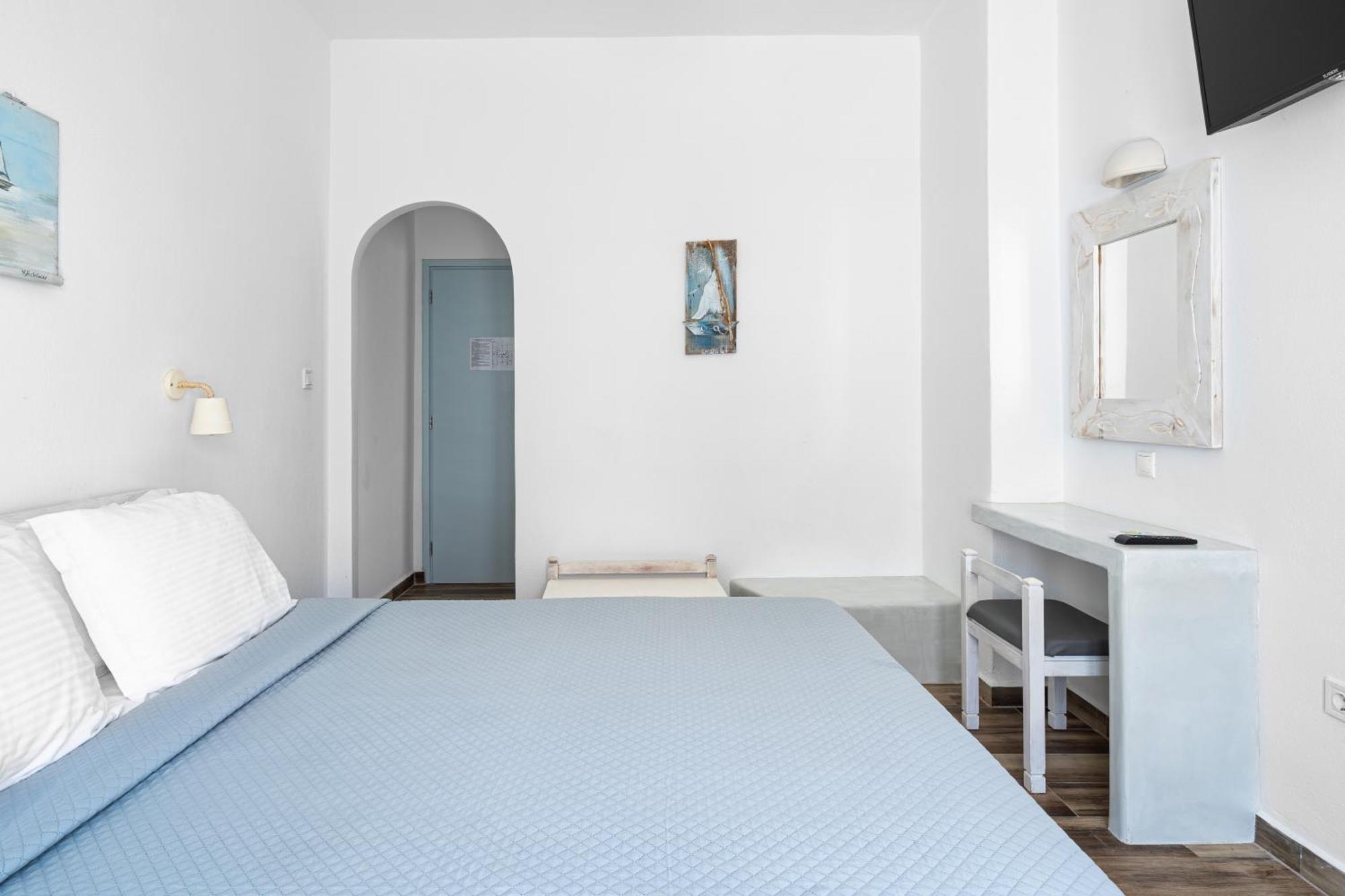 Hotel Iris ناوسا الغرفة الصورة