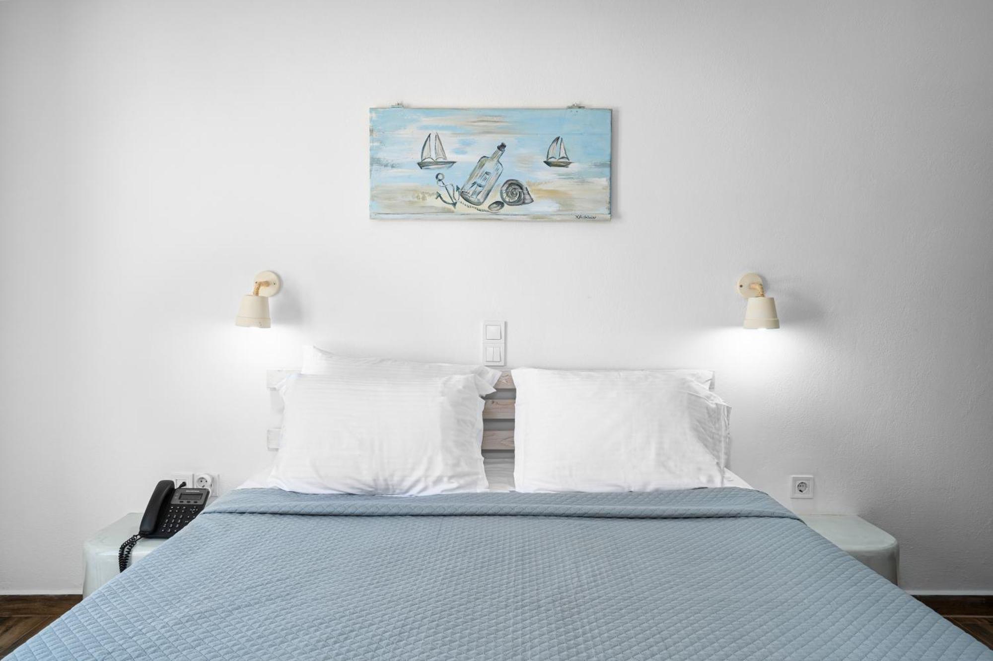 Hotel Iris ناوسا الغرفة الصورة